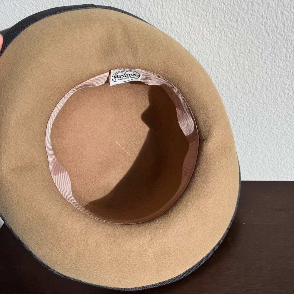 VTG Madcaps 5th Ave New York Wool Felt Cloche Hat Camel Black Ribbon Wide Brim